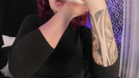 Snapshot of adeelinee chatting on November 2025 07:49:02 PM Ade online show from November 2025 07:49:02 PM