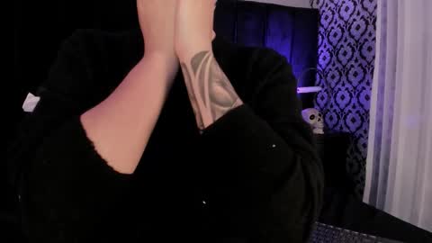 Snapshot of adeelinee chatting on December 2025 07:56:02 PM Ade online show from December 2025 07:56:02 PM