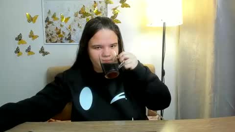 adelecruzz online show from February 2025 01:10:01 PM