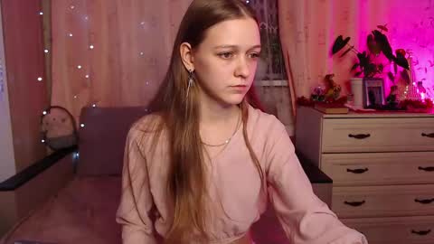 Lina online show from December 2024 08:03:02 PM