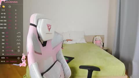 Adelina online show from October 2025 09:32:01 AM