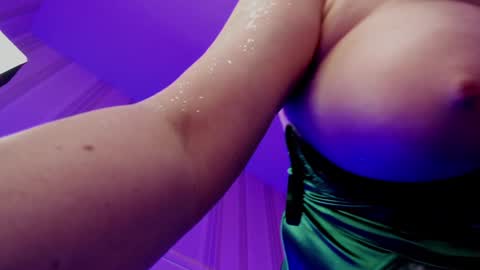 Adella online show from December 2024 04:32:02 PM