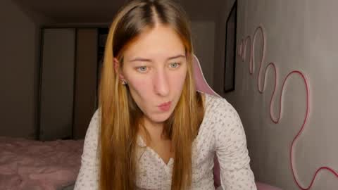 Snapshot of adellqueen chatting on June 2026 09:37:02 PM Adell online show from June 2026 09:37:02 PM