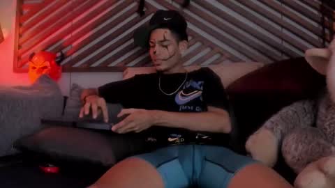 adonis_wb online show from October 2025 10:32:01 PM