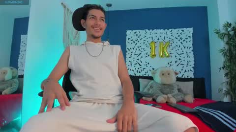 adonis_wb online show from November 2025 08:52:02 PM