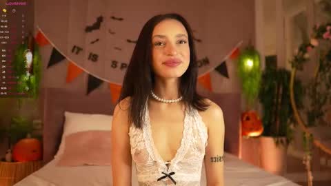 adoracortes online show from October 2025 05:00:02 AM