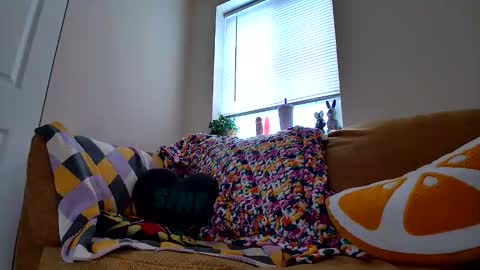 Snapshot of adorequeenbunny chatting on December 2025 08:24:02 PM Queen Bunny online show from December 2025 08:24:02 PM