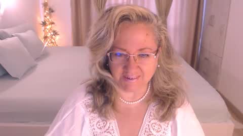 Cryna online show from October 2025 10:05:02 AM