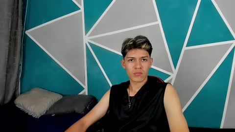 Snapshot of adrew_ledman chatting on October 2025 11:44:02 AM Andrew online show from October 2025 11:44:02 AM