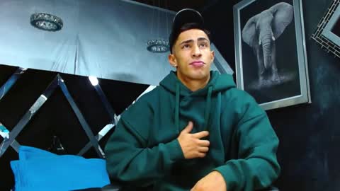 Snapshot of adrian_rae chatting on December 2024 11:40:01 AM   online show from December 2024 11:40:01 AM