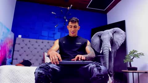 Snapshot of adrian_rae chatting on September 2025 06:19:01 PM   online show from September 2025 06:19:01 PM