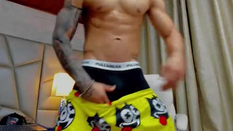   online show from November 2025 06:04:02 PM