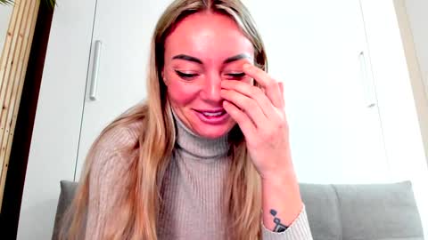 Adriana online show from January 2025 06:02:01 PM