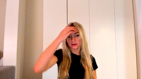 Adriana online show from January 2025 12:48:01 PM