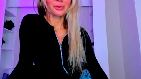 Adriana online show from February 2025 09:19:01 PM