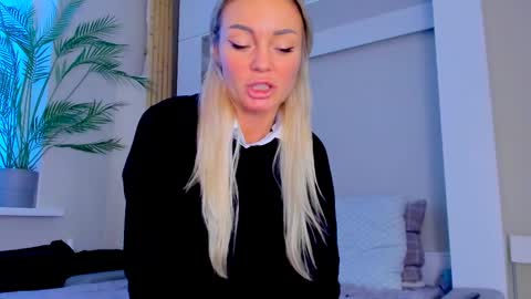 Adriana online show from February 2025 11:44:02 AM