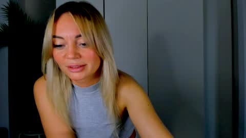 Adriana online show from April 2026 04:26:01 PM