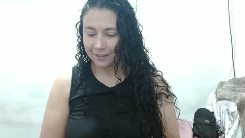 Snapshot of adrianatellez chatting on September 2025 02:51:01 PM Adriana Tellez online show from September 2025 02:51:01 PM