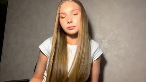 Caroline online show from April 2026 03:41:02 PM