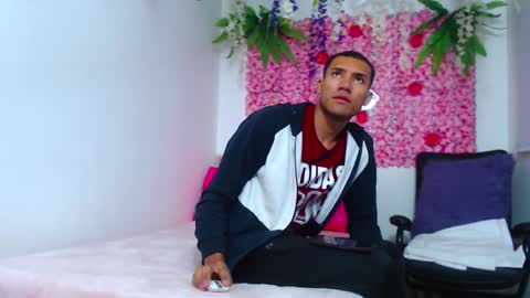 adriel_and_risitos_ online show from October 2025 09:15:01 PM