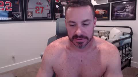 adventrs_fun online show from April 2026 08:01:02 PM