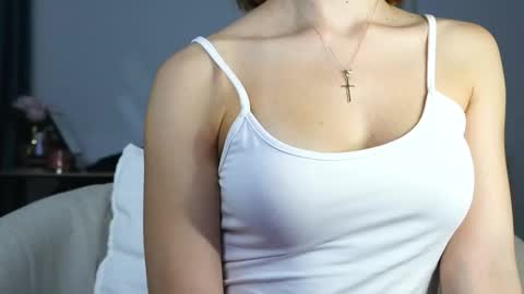 Snapshot of aelia_anara chatting on September 2025 03:52:02 AM Aelia online show from September 2025 03:52:02 AM