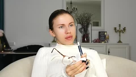 Snapshot of aelia_anara chatting on October 2025 04:11:01 AM Aelia online show from October 2025 04:11:01 AM