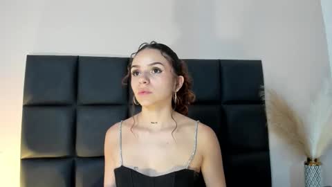 aelinduvalier online show from December 2025 07:10:02 PM