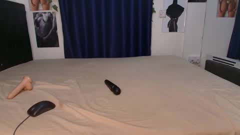 Africanpetitequeenn online show from April 2026 06:52:02 PM