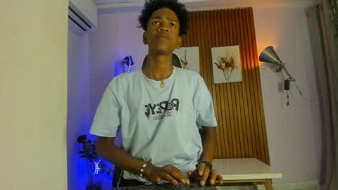 Snapshot of afrowayuu chatting on May 2026 05:52:01 PM afrowayuu online show from May 2026 05:52:01 PM