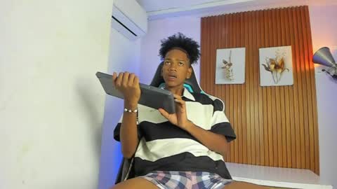 Snapshot of afrowayuu chatting on May 2026 05:52:01 PM afrowayuu online show from May 2026 05:52:01 PM