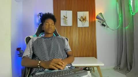 Snapshot of afrowayuu chatting on May 2026 06:02:02 PM afrowayuu online show from May 2026 06:02:02 PM