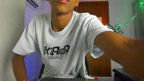 Snapshot of afrowayuu chatting on June 2026 10:57:02 AM afrowayuu online show from June 2026 10:57:02 AM