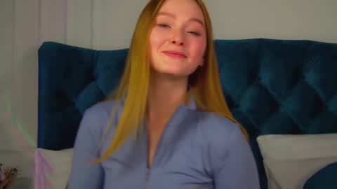 Snapshot of agatafoxley chatting on November 2025 06:29:02 PM AgataFoxley online show from November 2025 06:29:02 PM