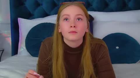 Snapshot of agatafoxley chatting on November 2025 08:28:01 AM AgataFoxley online show from November 2025 08:28:01 AM