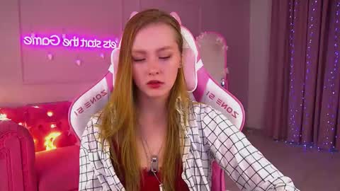 Snapshot of agatafoxley chatting on December 2025 07:02:02 AM AgataFoxley online show from December 2025 07:02:02 AM