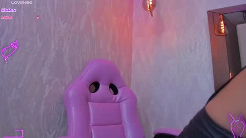 Snapshot of agatha_russh_ chatting on January 2025 05:14:01 PM LUNNA online show from January 2025 05:14:01 PM