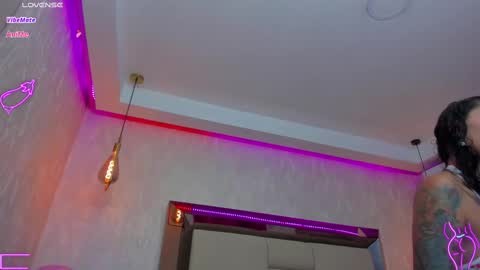 Snapshot of agatha_russh_ chatting on February 2025 09:33:01 PM LUNNA online show from February 2025 09:33:01 PM