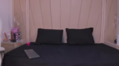 Agatha Steel online show from November 2025 07:35:01 PM