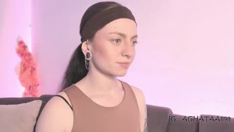 Camila     2 online show from September 2025 11:30:02 PM