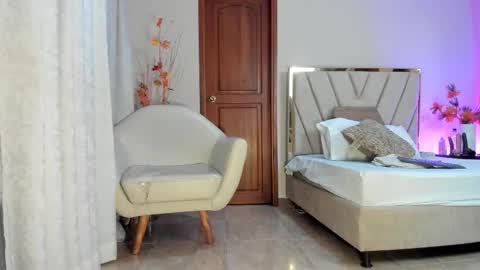 Snapshot of agathaa_white chatting on November 2025 12:04:02 PM Agathaa white online show from November 2025 12:04:02 PM