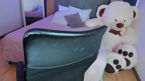 Agatha Mendoza online show from December 2024 11:18:01 AM