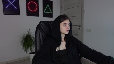 Snapshot of agelina_summer chatting on January 2025 08:29:02 AM Agelina Lilly Laura online show from January 2025 08:29:02 AM