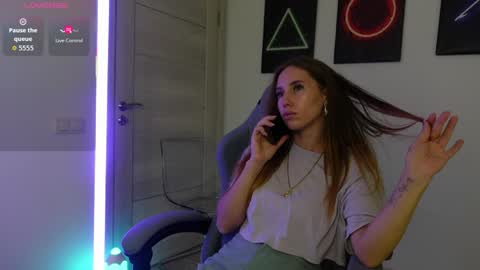 Snapshot of agelina_summer chatting on September 2025 01:33:02 PM Agelina Lilly Laura online show from September 2025 01:33:02 PM