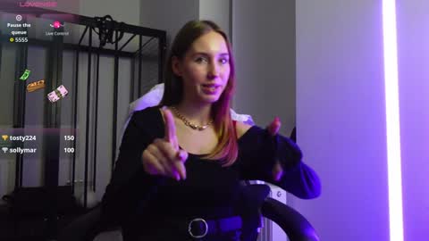 Snapshot of agelina_summer chatting on November 2025 07:35:02 PM Agelina Lilly Laura online show from November 2025 07:35:02 PM