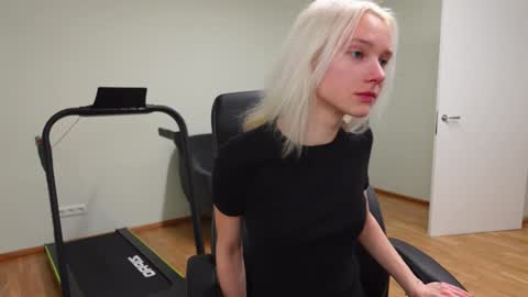 Snapshot of agelina_summer chatting on November 2025 05:45:02 PM Agelina Lilly Laura online show from November 2025 05:45:02 PM