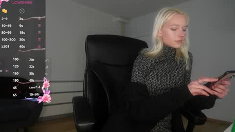 Agelina Lilly Laura online show from February 2026 01:21:01 PM