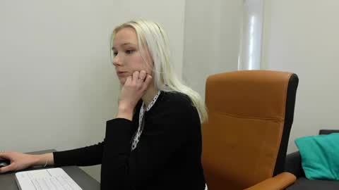 Snapshot of agelina_summer chatting on April 2026 06:11:02 AM Agelina Lilly Laura online show from April 2026 06:11:02 AM