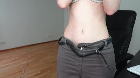 Snapshot of agelina_summer chatting on May 2026 05:35:02 AM Agelina Lilly Laura online show from May 2026 05:35:02 AM