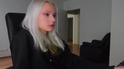 Snapshot of agelina_summer chatting on May 2026 12:32:01 PM Agelina Lilly Laura online show from May 2026 12:32:01 PM